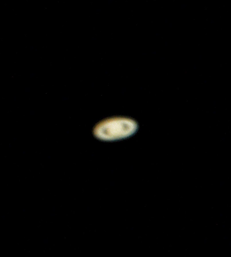 Blurry Saturn picture that shows the rings